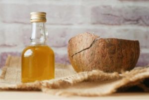Suplementação alimentar com óleo de coco pode causar obesidade, diz estudo